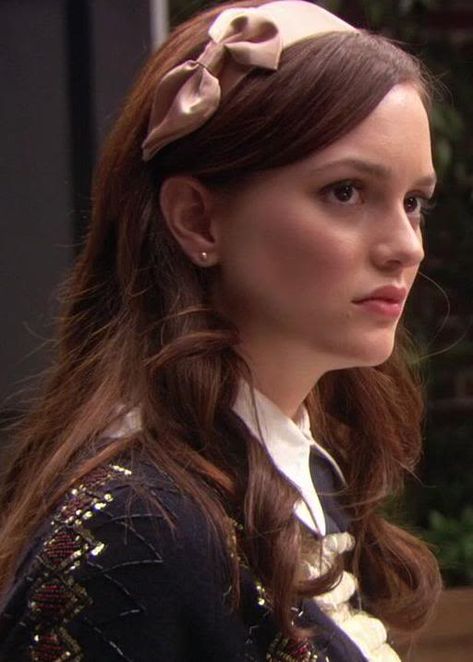 Photobucket Blair Waldorf Headband, Blair Waldorf Hair, Estilo Blair Waldorf, Estilo Gossip Girl, Blair Waldorf Aesthetic, Blair Waldorf Outfits, Blair Waldorf Gossip Girl, Gossip Girl Quotes, Blair Waldorf Style