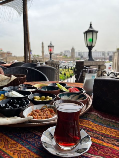 Kurdistan Erbil, Erbil Kurdistan, Morning Energy, Breakfast Aesthetic, Traditional Breakfast, Recipe Breakfast, Traditional Culture, Arab Women, Newborn Baby Photography