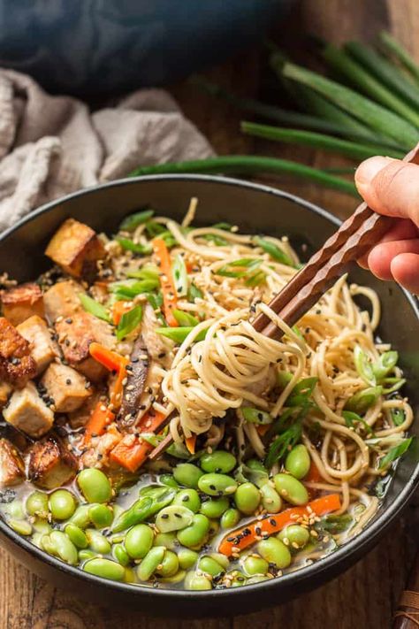 Vegan Noodle Bowl, Vegan Ramen Bowl, Vegan Ramen Noodles, Vegan Ramen Noodle Recipes, Chopsticks Drawing, Easy Vegan Ramen, Ramen Vegan, Chef Lifestyle, Vegan Ramen Recipes