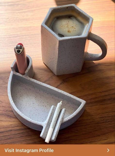 Mug Sculpture, Sculpture Art Clay, Tanah Liat, Clay Diy Projects, Diy Ceramic, Keramik Design, Pottery Clay, Pottery Crafts, Diy Pottery