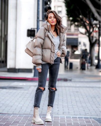 Beige Combat Boots Outfit, Beige Ankle Boots Outfit, Combat Boots Outfit Fall, Cream Boots Outfit, Boots Winter Outfit, Ankle Boots Outfit Winter, Beige Boots Outfit, Beige Chelsea Boots, Suede Boots Outfit