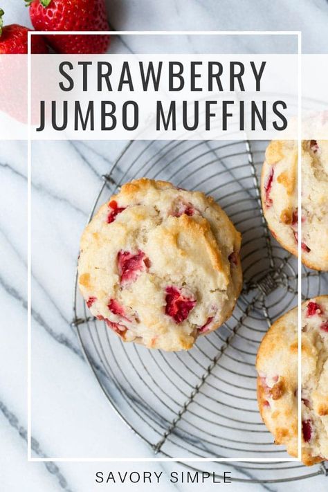 Jumbo Breakfast Muffins, Jumbo Strawberry Muffins, Healthy Jumbo Muffins, Jumbo Raspberry Muffins, Jumbo Muffin Recipes Healthy, Jumbo Muffins Recipes, Amazing Muffins, Strawberry Muffin Recipe, Jumbo Muffin Recipes