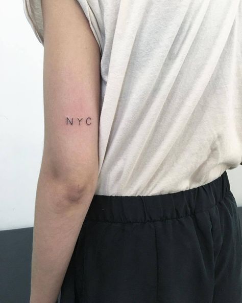 Nyc Themed Tattoos, Ny Tattoo Ideas New York, Nyc Skyline Tattoo, Friendship Tattoo, Best Couple Tattoos, Unique Small Tattoo, New York Tattoo, Nyc Tattoo, Friendship Tattoos