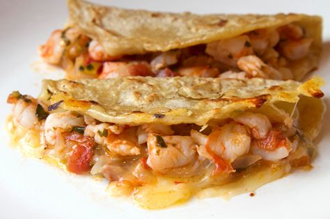 Cheesy Shrimp Tacos, Salsa Mexicana, Shrimp Tacos Recipe, Cheesy Shrimp, Shrimp Taco Recipes, Rick Bayless, Diner Recept, Spaghetti Carbonara, Shrimp Tacos