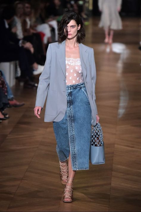 This Will Be the Most Popular Skirt Trend of 2020 Denim Midi Skirts, How To Style A Denim Skirt, Double Denim Looks, High Collar Blouse, Big Skirts, Sheer Tops, Looks Jeans, Vintage Denim Skirt, Denim Skirt Outfits