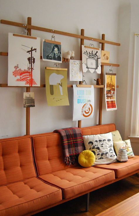 Summer Apartment, Ikea Art, Orange Couch, Unique Gallery Wall, Hanging Artwork, Design Del Prodotto, Decor Minimalist, Hanging Pictures, Design Case