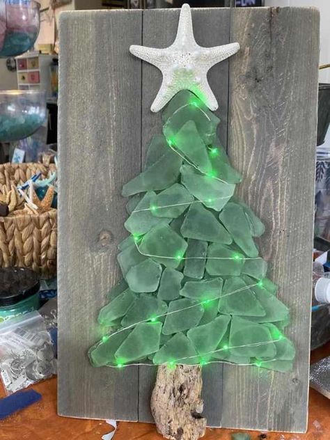 Christmas in July- Turn your beach glass into festive mini Christmas trees – Recycled Crafts Seaglass Light, Sea Glass Diy, Sea Glass Art Diy, Sea Glass Art Projects, Light Up Tree, Beach Glass Crafts, Art Coquillage, Sea Crafts, Beach Glass Art