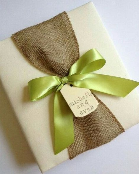 Christmas Gift Wrapping Diy, Pretty Gift Wrapping Ideas, Wrapping Inspiration, Xmas Gift Wrap, Creative Wrapping, Gift Wrapping Techniques, Creative Gift Wraps, Gift Wrapping Inspiration, Gifts Wrapping Diy