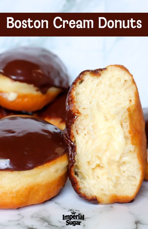 Boston Cream Pudding, Krispy Kreme Donuts Recipe Cream Filled, Filled Bismarks, Boston Cream Donut Recipe, Filled Donut Recipe, Cream Donut Recipe, 5 Minute Desserts, Donut Bites, Donuts At Home