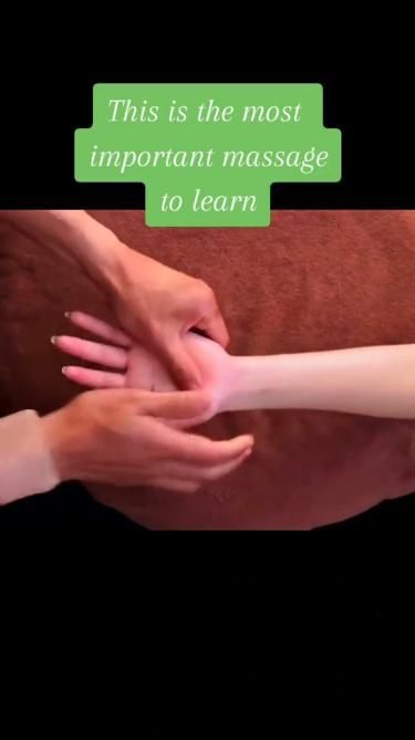 back pain massage Hand Massage Techniques, Pain In Neck, Supplements For Sleep, Relaxing Massage Techniques, Facial Massage Steps, Foot Massage Techniques, Full Body Massage Techniques, Sleep Faster, Best Magnesium