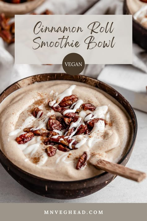 This plant-based cinnamon roll smoothie bowl is a cozy way to start your morning or the perfect pick-me afternoon snack. It’s incredibly creamy, delicious, super healthy, and definitely reminiscent of the beloved and iconic cinnamon roll...in a bowl! #plantbasedsmoothie #healthysmoothie #vegansmoothiebowl Protein Smoothie Bowl Recipe, Cinnamon Roll Smoothie, Smoothie Bowl Aesthetic, Vanilla Protein Shake, Protein Shake Ingredients, Smoothie Bowl Recipe Healthy, Protein Smoothie Bowl, Vegan Smoothie Bowl, Homemade Fudge Recipes