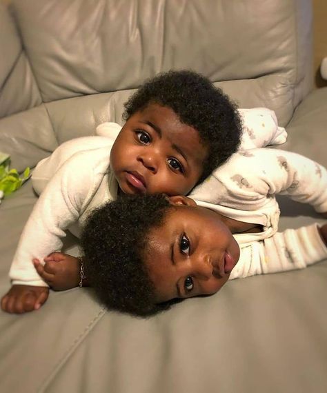 Black Mothers on Instagram: “(📸: @leholdertwins ) . Please SHARE and TAG a friend. - Turn On Our Post Notification To Stay Updated. . . . . . . . . #naturalhair…” Twin Baby Boys, Cute Black Babies, Beautiful Black Babies, Cute Twins, Black Babies, Baby Family, Twin Babies