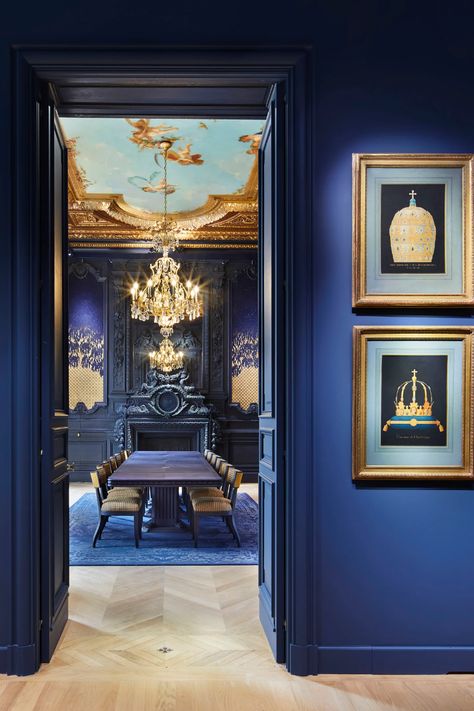 Hotel Particulier Paris, Chateau Versailles, Luxury Jewelry Brands, Palace Of Versailles, Blue Rooms, Grand Staircase, Blue Walls, Luxury Interior, Interior Exterior