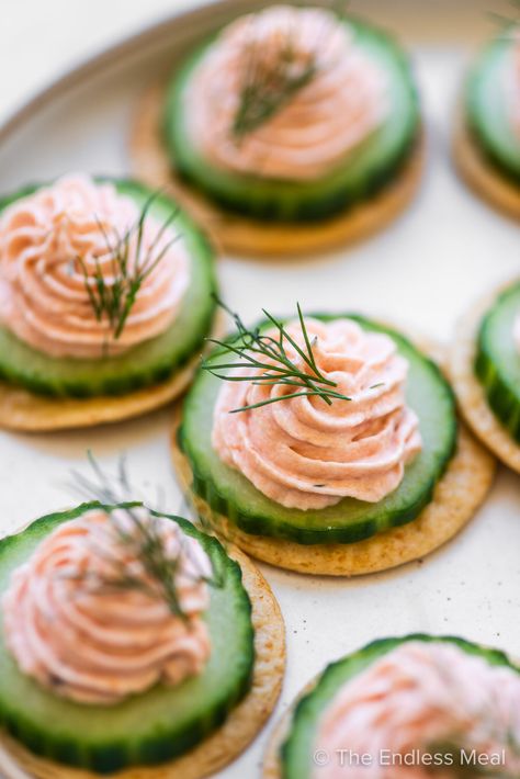 Salmon Mousse Recipes, Smoked Salmon Mousse, Salmon Mousse, One Bite Appetizers, Smoked Salmon Appetizer, Salmon Appetizer, Smoked Salmon Dip, Cucumber Bites, Popular Appetizers