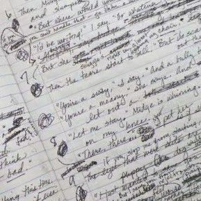 Chaotic Notes Aesthetic, Aesthetic Messy Handwriting, Chaotic Writer Aesthetic, Messy Writer Aesthetic, Messy Writing Aesthetic, Messy Academia Aesthetic, Messy Student Aesthetic, Messy School Aesthetic, Messy Journal Aesthetic Grunge