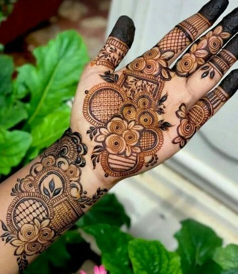 Front Hand Mehndi Design, Front Hand Mehndi, Mehndi Designs Simple, Hand Mehndi Design, Henna Tattoos, Hand Mehndi, Mehndi Design, Mehndi Designs, Henna