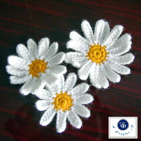 Appliques Au Crochet, Daisy Applique, Crochet Puff Flower, Crochet Embellishments, Crocheted Flowers, Mode Crochet, Crochet Daisy, Booties Crochet, Knitted Flowers