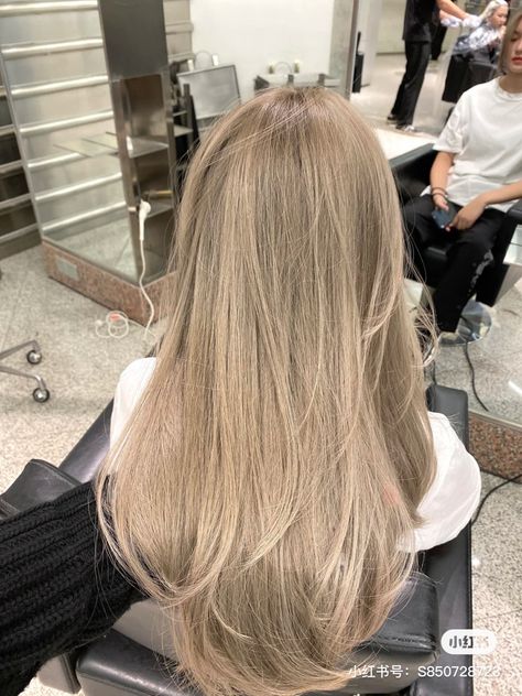 Creamy Buttery Blonde Hair, No Dimension Blonde, Sandy Beige Hair, Sandy Blonde Hair Balayage, Cool Toned Dark Blonde Hair, Light Ashy Blonde Hair, Expensive Blonde Hair, Hair Sandy Blonde, Champagne Hair Color