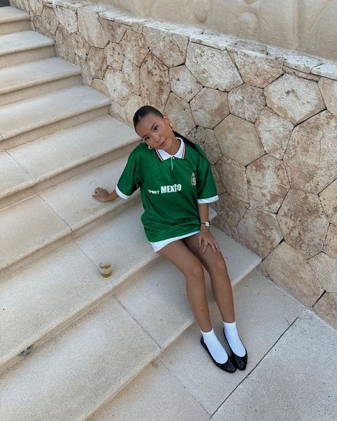 Kylee | 🥰🥰!!! | Instagram Women In Jersey, Soccer Top Outfit Women, Jersey Outfit With Jeans, Oversize Jersey Outfit, Oversized Soccer Jersey Outfit, Soccer Jersey Outfit Women Aesthetic, Styling Soccer Jersey Women, Soccer Shirt Outfit Women, Football Top Outfit Women