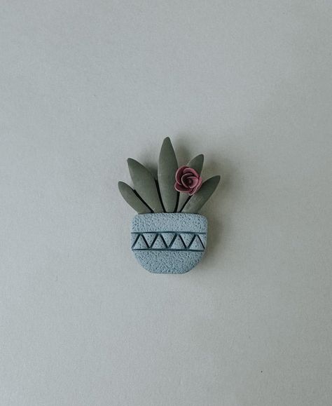 Handmade polymer clay succulent magnet with hand sculpted flowers Polymer Clay Keychains Diy, Polymer Clay Magnets Diy, Polymer Clay Succulent, Sculpted Flowers, Boho Art Painting, Polymer Clay Magnet, Air Clay, Clay Keychain, Clay Magnets