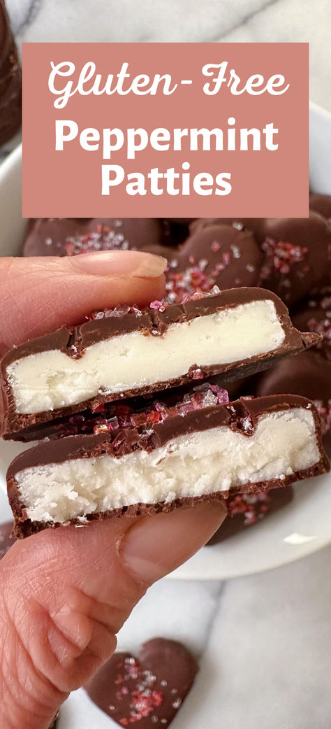 For chocolate mint lovers everywhere! Just 5 ingredients, gluten-free and no bake, they are a homemade version of the classic candy and they are unbelievably delicious! An irresistible dark chocolate on the outside and a melt in your mouth, cool, creamy peppermint on the inside. And they are super easy to make! Mint Bars, Gluten Free Valentines, Homemade Peppermint Patties, Gluten Free Candy, Gluten Free Holiday, Chocolate Peanut Butter Cups, Classic Candy, Gluten Free Sweet, Chocolate Mint