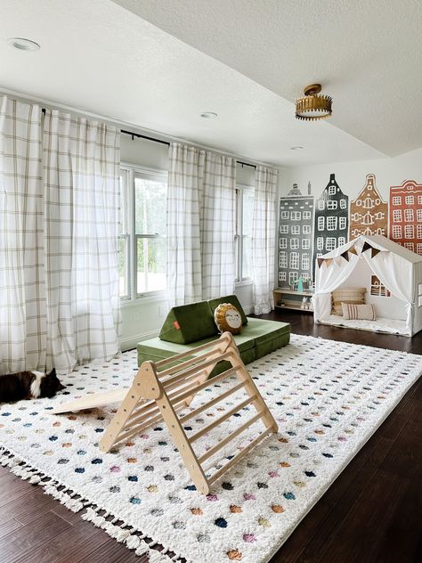 Sunroom Playroom Ideas, Sunroom Playroom, Modern Kids Playroom, Vintage Playroom, Playroom Paint, Farmhouse Playroom, Loft Playroom, Playroom Mural, Small Playroom