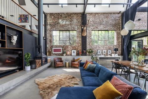 Loft Apartment Decorating, Warehouse Apartment, Warehouse Living, Warehouse Loft, Converted Warehouse, Warehouse Conversion, Warehouse Home, Loft Industrial, Vintage Industrial Decor