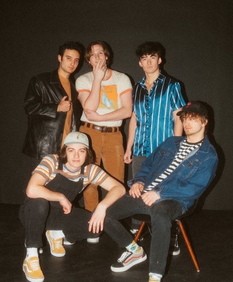 Band Photo Inspiration, Pop Band Photoshoot, Vintage Group Photoshoot, Punk Band Photoshoot, Indie Band Photoshoot, Garage Band Aesthetic, Interacting Poses, Indie Band Aesthetic, Band Photoshoot Ideas