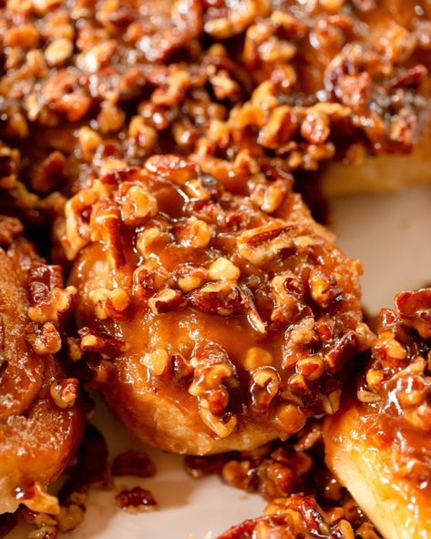 Maple Pecan Sticky Buns - Lunds & Byerlys Pecan Sauce, Pecan Bread, Pecan Sticky Buns, Baking Buns, Pecan Rolls, Cinnamon Pecans, Food Manufacturing, Maple Pecan, Sticky Buns