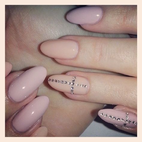 . i like this shape Cross Nails, Pretty Nail Colors, Almond Shape Nails, Pretty Nail Designs, Almond Acrylic Nails, Colorful Nail Designs, I Love Nails, Healthy Nails, Bling Nails