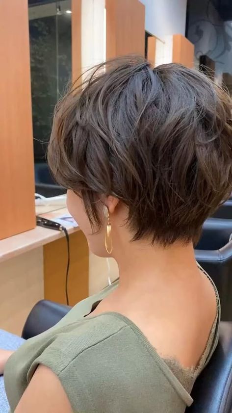 bixie 90s haircut S Haircut, Chin Length Haircuts, Hair Formal, Short Hair Images, Beach Hairstyles For Long Hair, Braided Prom Hair, Bangs Hairstyles, Short Hair Undercut, Haircuts For Wavy Hair