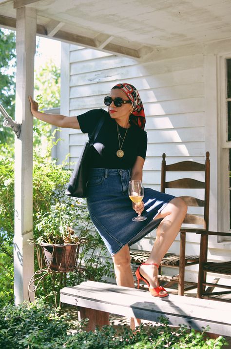 How I Turned A Knee-Length Denim Skirt A Head-Turner Knee Length Skirt Outfit, Denim Pencil Skirt Outfit, Knee Length Skirts Outfits, Skirt Outfit Ideas, Denim Skirts Knee Length, Heeled Espadrilles, Small Wardrobe, Black Jeans Outfit, Denim Pencil Skirt