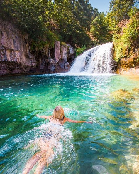 21 Must-See Waterfall Hikes in Arizona • Territory Supply Arizona Honeymoon, Arizona Waterfalls, Hikes In Arizona, Fossil Creek, Arizona Adventure, Arizona Vacation, Arizona Road Trip, Arizona Hiking, Waterfall Hikes