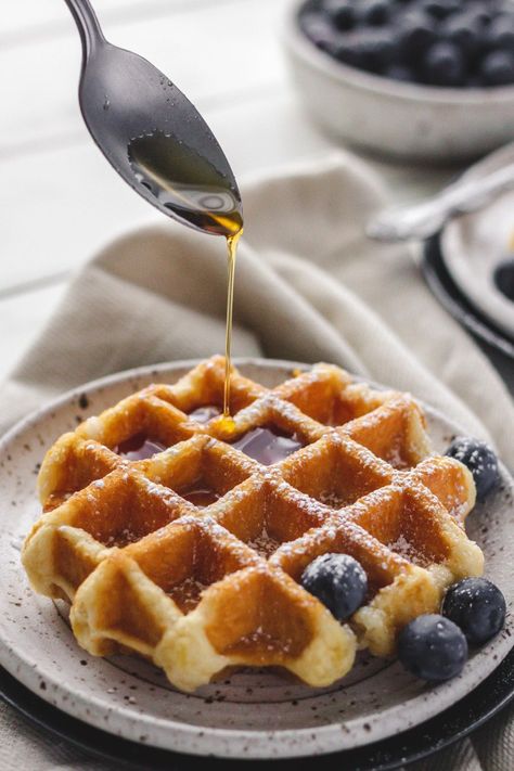 Belgian Waffle Breakfast Ideas, Mini Belgian Waffle Recipe, Best Waffle Recipe Belgium, Belgian Waffle Recipe Easy, Waffle Recipe Belgian, Belgium Waffles Recipe, Wafel Recipes, Miami Breakfast, Waffles With Nutella