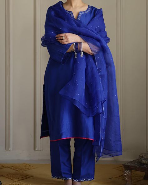 SITARA , in Cobalt Blue! This statement monotone ensemble is the star of the collection, LITERALLY ! 😍 Created it super lightweight pure silk, the surface is adorned by beautiful and delicate tone on tone floral embroidery details. The look is completed by hand-done mukaish organza dupatta. SHOP NOW AT finerthingsbyseerat.com #puresilk#luxuryfabrics#newcollection#indianwear#ethnicfashion#heritage#timelesstradition#ibtidaa#finerthingsbyseerat#embroiderydetails Suit Designs Organza, Simple Kurta, Wardrobe Change, Silk Kurti Designs, Acrylic Rangoli, Angrakha Style, Silk Kurti, Simple Kurta Designs, Boutique Suits