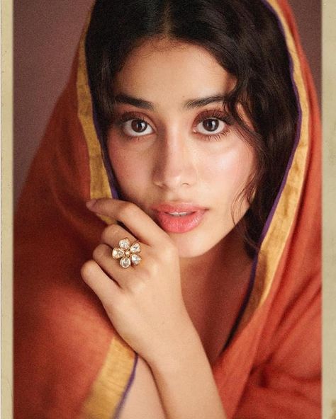 Indian Portrait Reference, Jahnavi Kapoor, 90s Bollywood Fashion, Traditional Bridal Jewelry, Aesthetic Face, South Asian Aesthetic, 90s Bollywood Aesthetic, Models To Draw, Portrait Reference