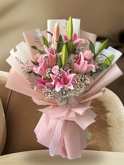 Bouquet Of Flowers Lilies, Grad Flowers Bouquet, Convo Bouquet, Lily Bouquet Aesthetic, Lillies Bouquet Aesthetic, Grad Bouquet Ideas, Lilies Bouquet Aesthetic, Lillies Bouquet Pink, Pink Lilies Bouquet Aesthetic