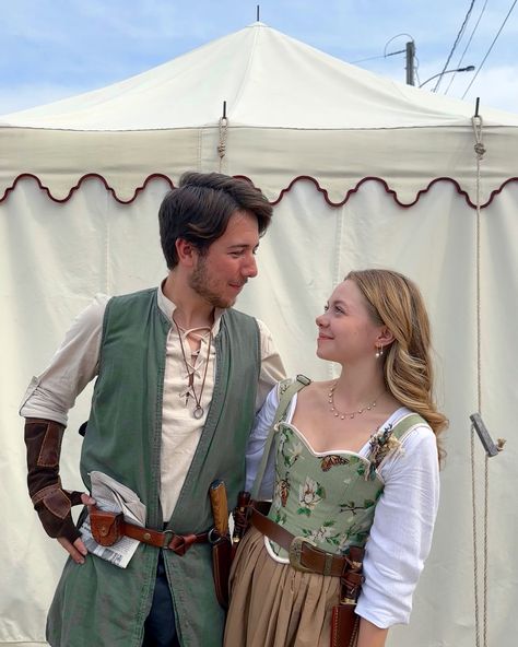 Huzzah!…It’s a Ren Faire thing, thou wouldst ne’er understand 🕯️🌿✨🤎 (Tags) #mainerenaissancefaire #renfaire #ootd #costume #mainetravel #exploremaine #coupletravel #fairemode #renaissancefestival #creative #historicalfashion #fun #hugatree #gooutside #whimsical #frolicking #stopreadingmytags Fairy Core Ren Faire, Mens Ren Faire Outfit Diy, Renassiance Fair Outfits Easy, Ren Faire Couple Costume, Green Ren Faire Outfit, Ren Fair Wedding, Renicansse Fair Outfits Men, Ren Faire Fairy Costume, Mens Ren Faire Outfit