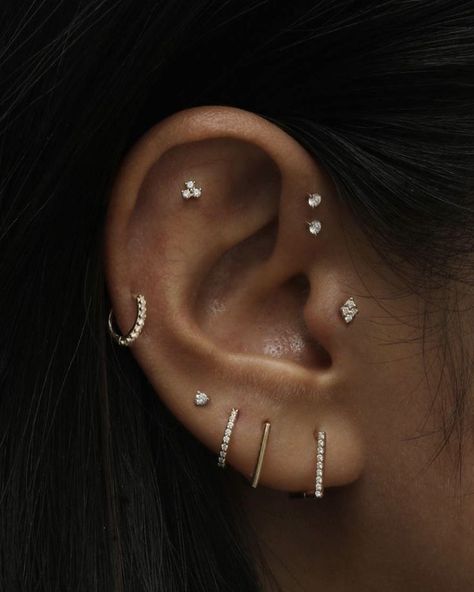 Ohrknorpel Piercing, Ušný Piercing, Bijoux Piercing Septum, 3 Ear Piercings, Minimalist Ear Piercings, Unique Ear Piercings, Ear Peircings, Ear Piercings Chart, Types Of Ear Piercings