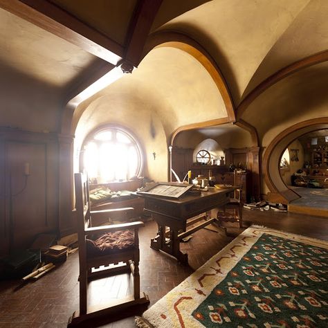 And even more "The Hobbit" stills - Bag End 4. Hobbit House Interior, Casa Do Hobbit, Hobbit Bilbo, Bag End, Casa Hobbit, Earth Sheltered, Hobbit Hole, Bilbo Baggins, An Unexpected Journey