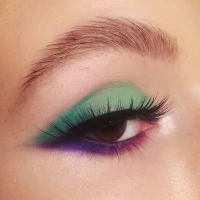 Green and Purple Winged Eyeshadow Beetlejuice Inspired Makeup, Winged Eyeshadow, Tiana Wedding, Dragon Makeup, Purple Eyeshadow Looks, Green Eyeshadow Look, Eyeshadow Products, Green Makeup, Purple Eyeshadow