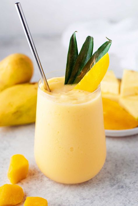 Mango Colada, Mango Cocktail, Mango Drinks, Sugar Cookie Crust, Liquor Recipes, Vodka Lemonade, Coconut Drinks, Blended Drinks, Fruit Pizza