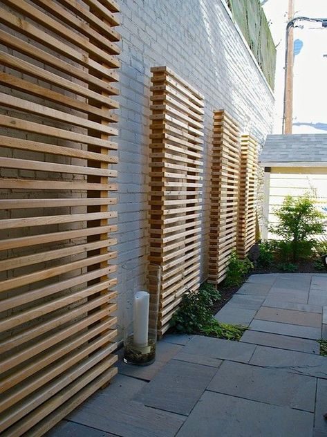 20 Amazing Hacks With Wood Screen Ideas | Home Design And Interior Garden Supports, Centsational Style, Rustic Garden Fence, Garden Vines, Plants Growing, Garden Screening, Backyard Fences, Wooden Fence, Garden Trellis