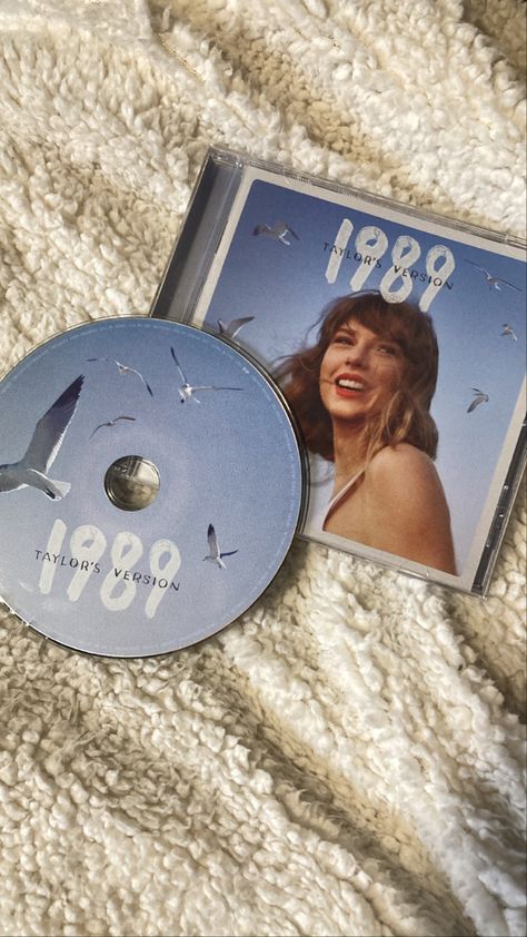 Taylor Swift Cd, 1989 Taylor's Version, Taylor Swift Merch, 1989 Tv, Estilo Taylor Swift, Taylor Swift 1989, Blue Vinyl, Taylor Swift Album, Taylor Swift (lyrics)