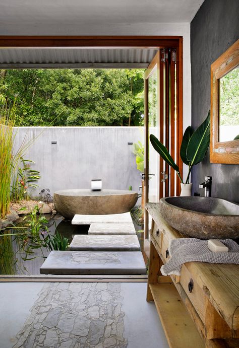 Resort Bathroom, Minimalist Bathroom Ideas, Outdoor Bathtub, Open Bathroom, Outdoor Bathroom Design, Tropical Bathroom, Outdoor Baths, Joinery Design, Outdoor Bath