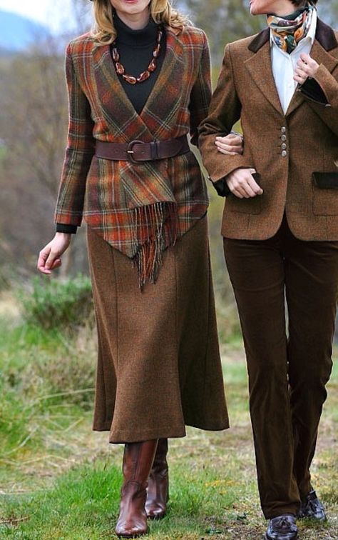 English Country Fashion, British Country Style, Scottish Clothing, Tartan Fashion, Pause Button, Sick Remedies, Fashion Fails, Scottish Fashion, Design Moda