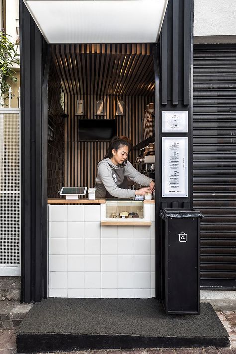 Small cube design of the coffee shop gives it space-savyy appeal - Decoist Mini Cafeteria, Mini Cafe, Small Coffee Shop, Small Cafe Design, Coffee Shop Interior Design, Design Café, Tiny Shop, Cafe Shop Design, Coffee Stands