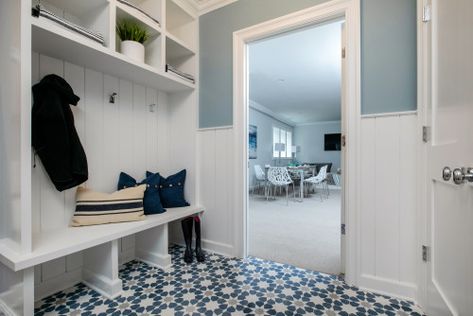 30 Genius Mudroom Ideas Shoe Storage Laundry Room, Custom Mudroom, Storage Laundry Room, Transitional Entry, Cement Floor Tiles, Mudroom Bench Ideas, White Front Door, Mudroom Ideas, Mudroom Design