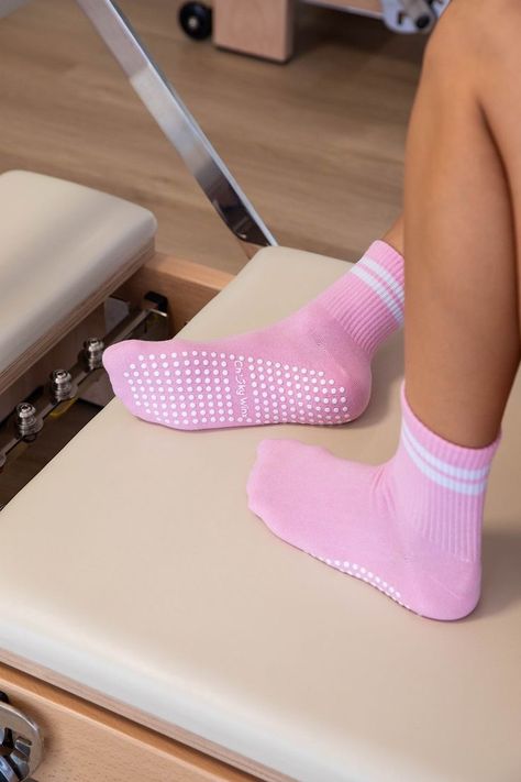 Grippy Socks Aesthetic, Cute Pilates Socks, Pilates Socks Aesthetic, Sock Branding, Pilates Fashion, Peach Honey, Home Pilates, Hospital Socks, Grippy Socks