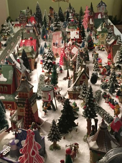 Train Under Christmas Tree, Diy Christmas Village Platform, Christmas Tree Village Display, Christmas Village Display Ideas, Village Display Ideas, Diy Christmas Village Displays, Christmas Tree Train, Christmas Village Decorations, Christmas Tree Village